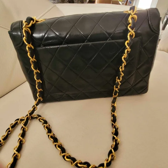 Chanel Black Quilted Leather Shoulder Bag - Picture 3 of 15